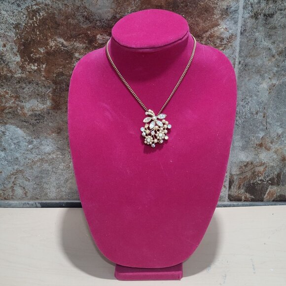 Vintage Clustered Floral Pendant Necklace Gold Tone - Picture 2 of 14